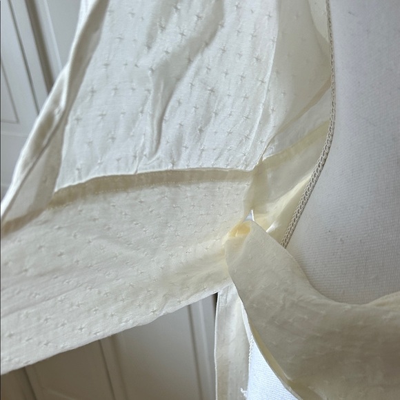 & Other Stories Cream Wrap Blouse 4 - Picture 7 of 9